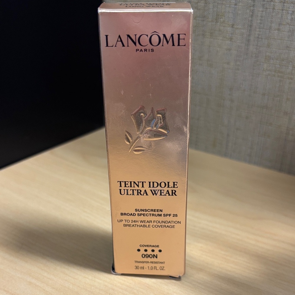 Lancôme Teint Idole Ultra Wear Foundation SPF 25 in 090N